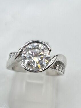 NWOT! Superb Genuine 3ct Moissanite Infinity Ring